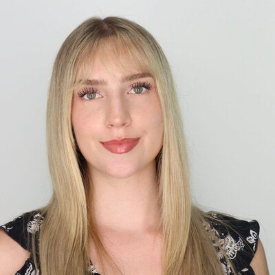 Anne Kallis Headshot