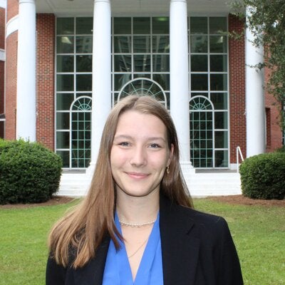 Leona Rindle Headshot